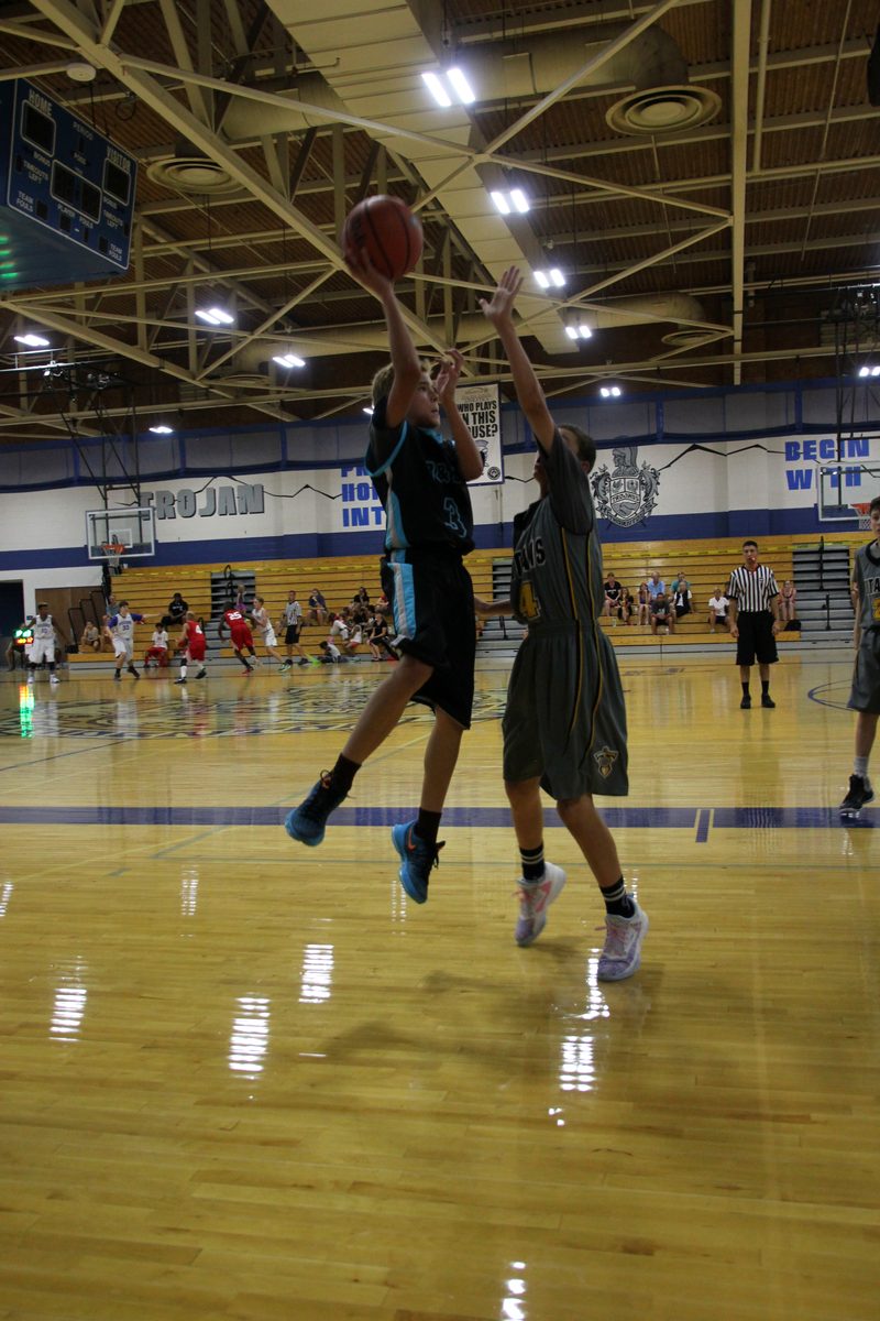 Kyle Wisniewski pull-up jumper for B&B club basketball, July 2016
