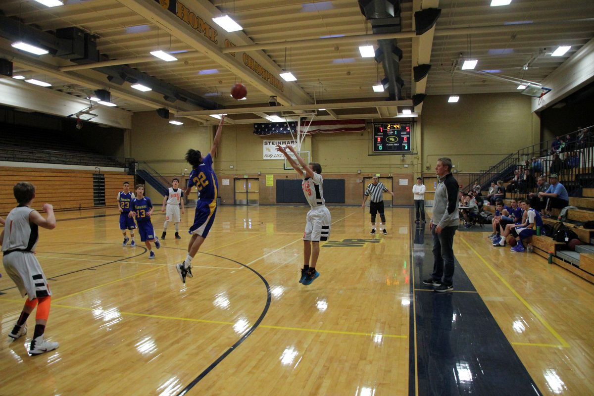 Kyle Wisniewski releasing a jumper for the Lakewood feeder team, February 2017