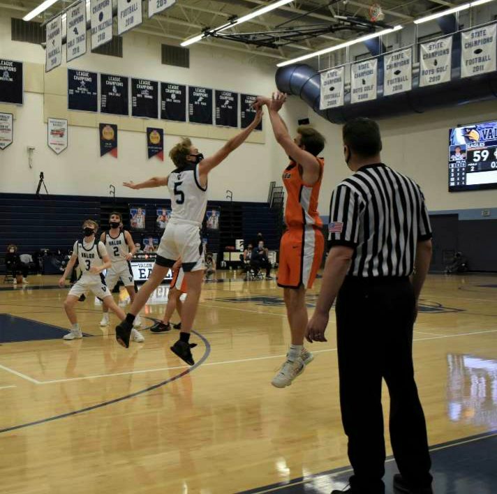 Kyle Wisniewski jump shot for Lakewood High School varsity basketball